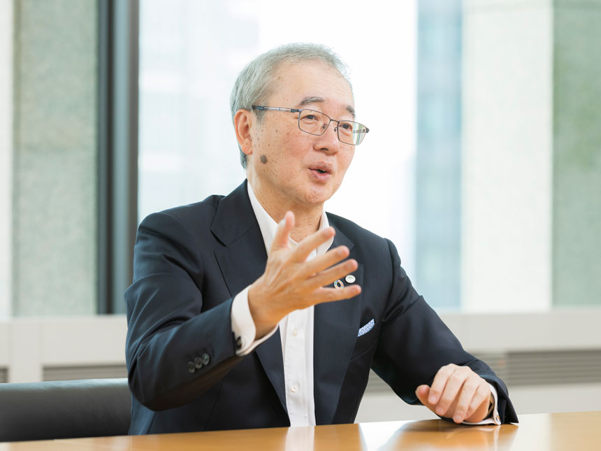 寫真：株式會社 日立制作所 執行役社長兼CEO 小島 啟二